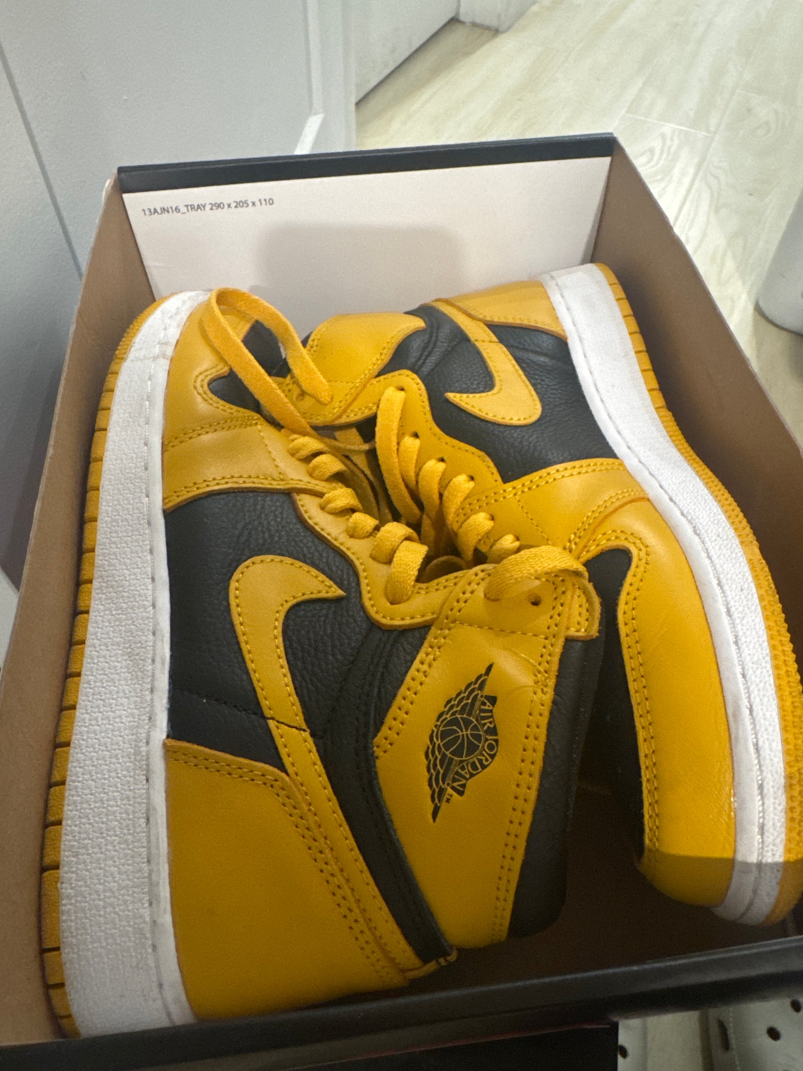 PreOwned Jordan size 7Y