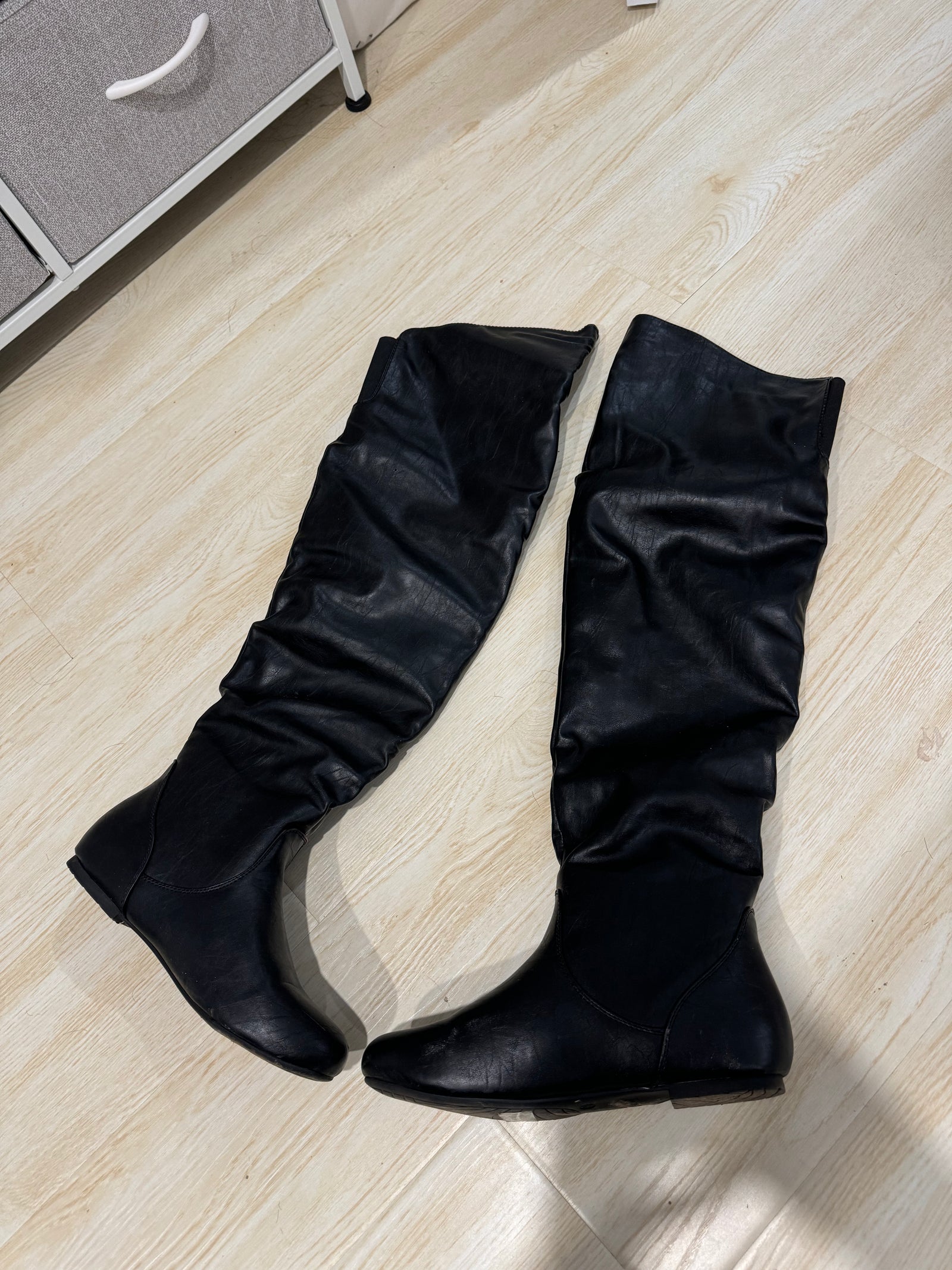 Pre Owned Black Boots sz 9